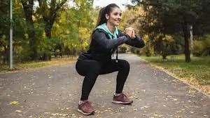 डक वॉक (Duck Walk - उकड़ू बैठकर चलना)