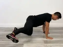 फायर हाइड्रेंट (Fire Hydrant - घुटने के बल होकर पैर बगल में खोलना)