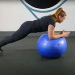 स्विस बॉल प्लैंक (Swiss Ball Plank - कोहनी बॉल पर रखकर प्लैंक)