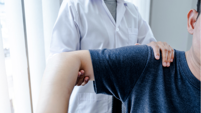 कंधे की सर्जरी के बाद हाथ की पूरी मूवमेंट (ROM) कैसे वापस लाएं?