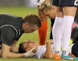 खेलों में सिर की चोट (Concussion): एक एथलीट कब वापस मैदान में लौट सकता है?