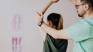 गलत फिजियोथेरेपिस्ट या बिना डिग्री वाले से इलाज कराने के गंभीर नुकसान