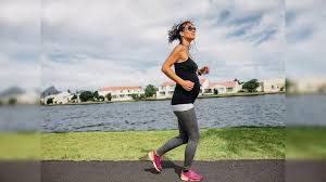 डिलीवरी के बाद दोबारा दौड़ना (Running Post-partum) कब और कैसे शुरू करें?