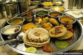 पारंपरिक गुजराती थाली और हड्डियों का स्वास्थ्य: क्या आपको पर्याप्त कैल्शियम मिल रहा है?