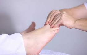 फुट ड्रॉप (Foot Drop): पैर का पंजा न उठ पाने के कारण और फिजियोथेरेपी रिहैब