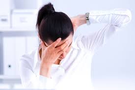 मानसिक तनाव (Stress) से गर्दन और कंधों की मांसपेशियां क्यों सिकुड़ जाती हैं?