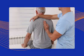 रीढ़ की हड्डी की सर्जरी (Spine Surgery) के बाद उठने और बैठने के सही तरीके