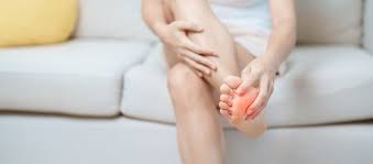 शिक्षकों (Teachers) के लिए लगातार खड़े रहने से होने वाले पैरों के दर्द का उपाय