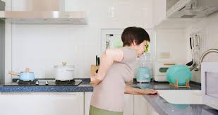 हाउसवाइफ सिंड्रोम: दिन भर घर के काम करने के बाद होने वाली थकान और दर्द का प्रबंधन