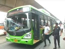 अहमदाबाद मेट्रो या बीआरटीएस (BRTS) में रोजाना खड़े होकर सफर करने वालों के लिए बैलेंस और पोस्चर टिप्स