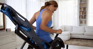 इनवर्जन टेबल (Inversion Table): क्या यह स्लिप डिस्क और कमर दर्द के लिए सुरक्षित है?