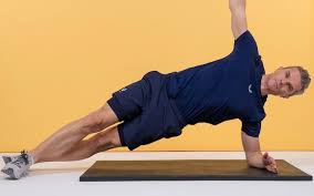 उच्च रक्तचाप (Hypertension) के मरीजों को व्यायाम करते समय आइसोमेट्रिक एक्सरसाइज से क्यों बचना चाहिए?