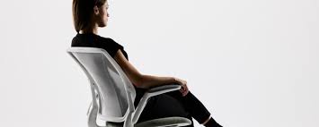 ऑफिस चेयर का चुनाव: लंबर सपोर्ट (Lumbar Support) की सही पोजीशन क्या होनी चाहिए?