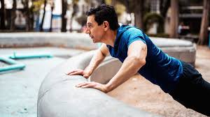 ऑस्टियोपोरोसिस के मरीजों के लिए सुरक्षित वजन उठाने वाले (Weight-bearing) व्यायाम