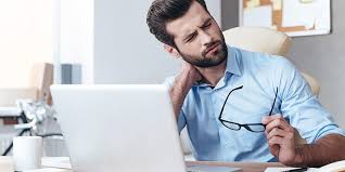 कंप्यूटर पर काम करते समय सर्वाइकल स्पोंडिलोसिस से बचने के एहतियाती उपाय