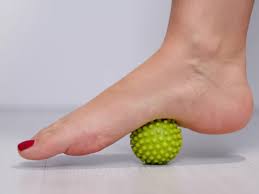 काइट फेस्टिवल (उत्तरायण) के बाद छतों पर लगातार खड़े रहने से एड़ी दर्द (Heel Spur) का इलाज