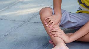 किशोर अवस्था में 'ग्रोइंग पेन्स' (Growing Pains): क्या बच्चों का पैर दर्द हमेशा सामान्य होता है?