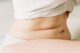 कॉर्टिसोल (स्ट्रेस हार्मोन) का स्तर बढ़ने से पेट की चर्बी और लोअर बैक पेन का कनेक्शन