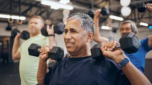 क्या 70 की उम्र के बाद भी स्ट्रेन्थ ट्रेनिंग (हल्का वजन उठाना) सुरक्षित है?