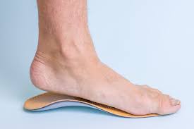 क्या 'स्मार्ट शूज' और कस्टमाइज्ड 3D इनसोल (Insoles) फ्लैट फुट की समस्या को ठीक कर सकते हैं?