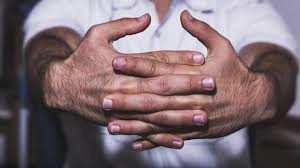 क्रैकिंग साउंड (जोड़ चटकाना): क्या उंगलियां चटकाने से सच में आर्थराइटिस होता है? (वैज्ञानिक तथ्य)