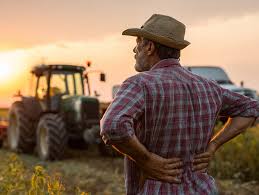 खेत में लंबे समय तक झुककर काम करने वाले किसानों के लिए पीठ दर्द और घुटने के दर्द से बचाव