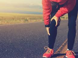 गर्मियों की 'लू' (Heatwave) के कारण होने वाले 'हीट क्रैम्प्स' (Heat Cramps) का तुरंत घरेलू इलाज