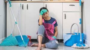 घर के काम (किचन, साफ-सफाई) करते हुए महिलाओं को अपनी कमर को सुरक्षित कैसे रखना चाहिए?