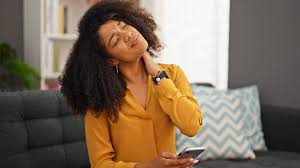 टीनएजर्स में खराब पोस्चर (Tech Neck) की बढ़ती समस्या और सुधार के आसान तरीके