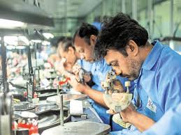 डायमंड पॉलिशिंग (हीरा उद्योग) में घंटों गर्दन झुकाकर काम करने वालों के लिए सर्वाइकल केयर