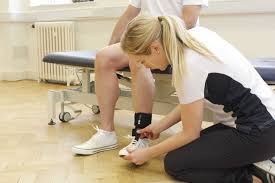 ड्रॉप फुट (पैर का पंजा न उठना) के कारण और इसका फिजियोथेरेपी उपचार