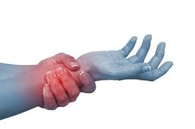 पारंपरिक रास और डांडिया खेलते समय कलाई और कोहनी की मोच के लिए तुरंत प्राथमिक उपचार