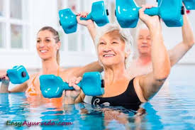 प्राकृतिक चिकित्सा की 'जल चिकित्सा' (Hydrotherapy) और मॉडर्न एक्वा-रिहैब में अंतर