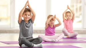 बच्चों को कम उम्र से ही नियमित योग और व्यायाम की आदत कैसे डालें?