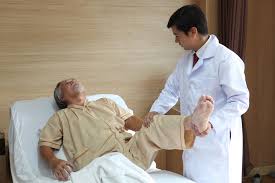 बिस्तर पर पड़े (Bedridden) मरीजों में बेडसोर (Bedsore) और जोड़ों की जकड़न रोकने के उपाय