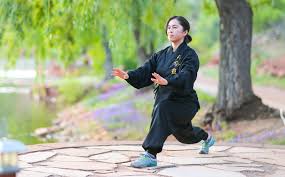 बुजुर्गों के लिए संतुलन और फोकस सुधारने का प्राचीन तरीका 'ताई ची' (Tai Chi)