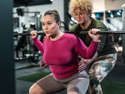 बुजुर्गों में मांसपेशियों का सिकुड़ना (Sarcopenia) रोकने के लिए हल्की स्ट्रेंथ ट्रेनिंग