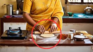 भारतीय रसोई (Kitchen) का एर्गोनॉमिक्स: रोटी बेलते या बर्तन धोते समय कमर को कैसे बचाएं?