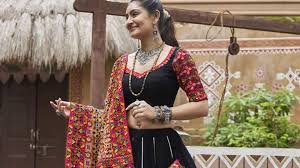 भारी पारंपरिक पोशाक (जैसे चनिया-चोली) और गहने पहनने पर पीठ व गर्दन दर्द से बचने के टिप्स