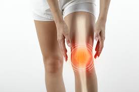 महिलाओं में घुटने के दर्द (Osteoarthritis) का अधिक खतरा क्यों होता है और इससे कैसे बचें?