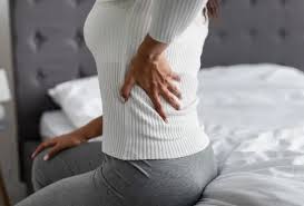 मिथक बनाम तथ्य: "क्या कमर दर्द होने पर हमेशा पूरा बेड रेस्ट करना चाहिए?