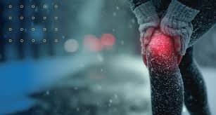 मौसम का बदलाव: क्या सच में सर्दियों या बारिश में पुराने फ्रैक्चर और जोड़ों का दर्द बढ़ जाता है?