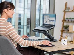 लैपटॉप स्टैंड और एक्सटर्नल कीबोर्ड: सर्वाइकल दर्द से बचने का सबसे सस्ता और बेहतरीन तरीका