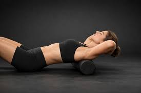 वाइब्रेटिंग फोम रोलर बनाम साधारण फोम रोलर: एथलीट्स के लिए कौन सा बेहतर है?