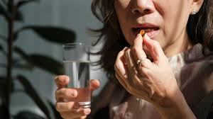 विटामिन डी (Vitamin D) सप्लीमेंट्स लेने का सही समय: सुबह या रात? क्या कहता है बायोमैकेनिक्स?