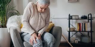 सर्दियों में बुजुर्गों के जोड़ों को गर्म रखने और दर्द से बचने के घरेलू और फिजियोथेरेपी उपाय