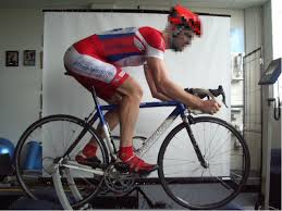 साइकिलिंग के शौकीनों के लिए सही सीट की ऊंचाई, पेडलिंग तकनीक और घुटनों की सुरक्षा