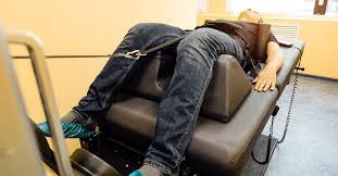 स्पाइनल डीकंप्रेशन मशीन: स्लिप डिस्क के मरीजों के लिए आधुनिक कर्षण (Traction) तकनीक