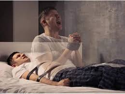 स्लीप पैरालिसिस (Sleep Paralysis) के दौरान मांसपेशियों के पूरी तरह लॉक (Paralyzed) हो जाने का न्यूरोलॉजिकल तंत्र
