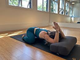 हस्तशिल्प (जैसे बांधनी, पटोला) कारीगरों के लिए उंगलियों की थकान और आंखों की एक्सरसाइज